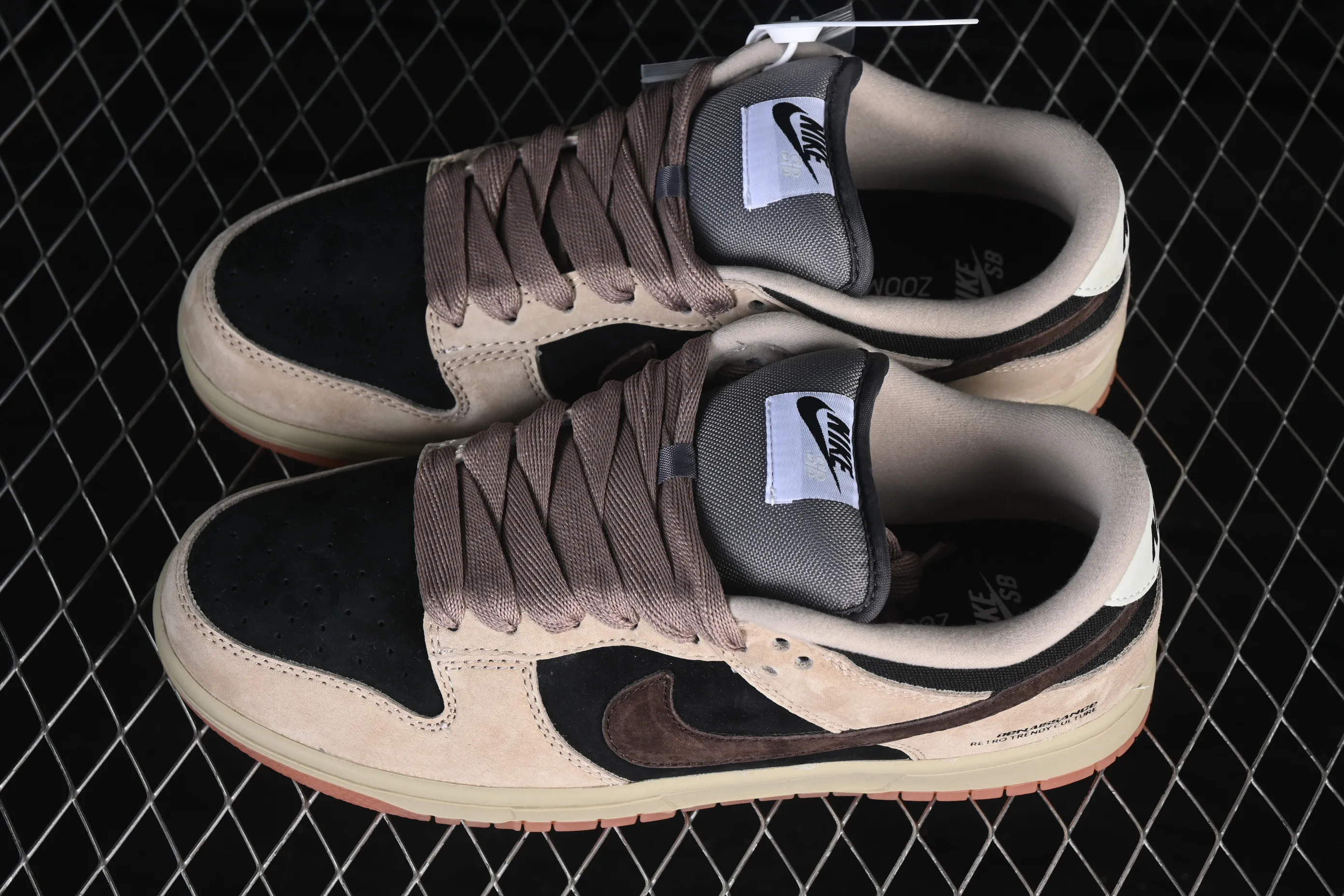 All Categories Nk SB Dunk Series Nk SB Dunk Low Low-top sneakers Nike SB Dunk Low Khaki black and gray hook Low-top casual sneakers HJ0367-200